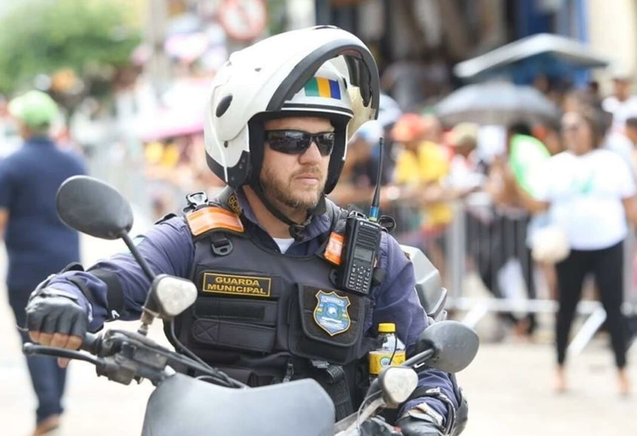 Guarda de trânsito espancado a pauladas por adolescente em posto de gasolina morre em hospital