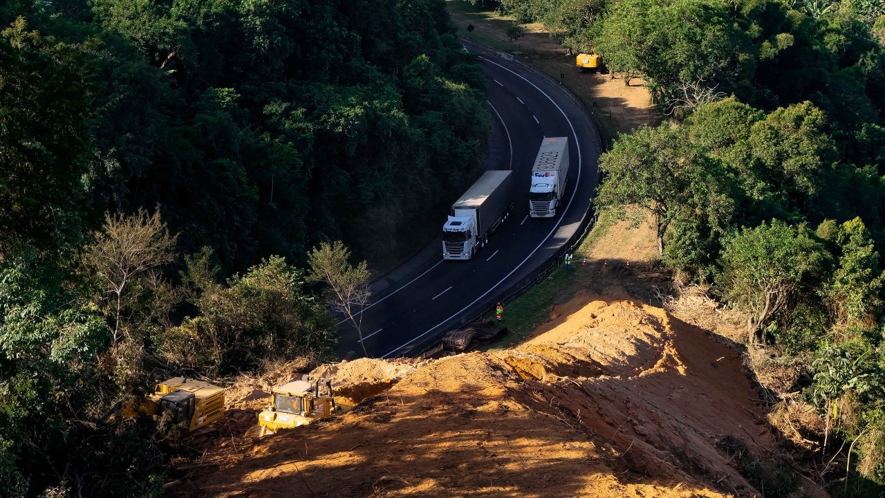 Pista de subida da Serra das Araras será interditada para novas detonações de rochas