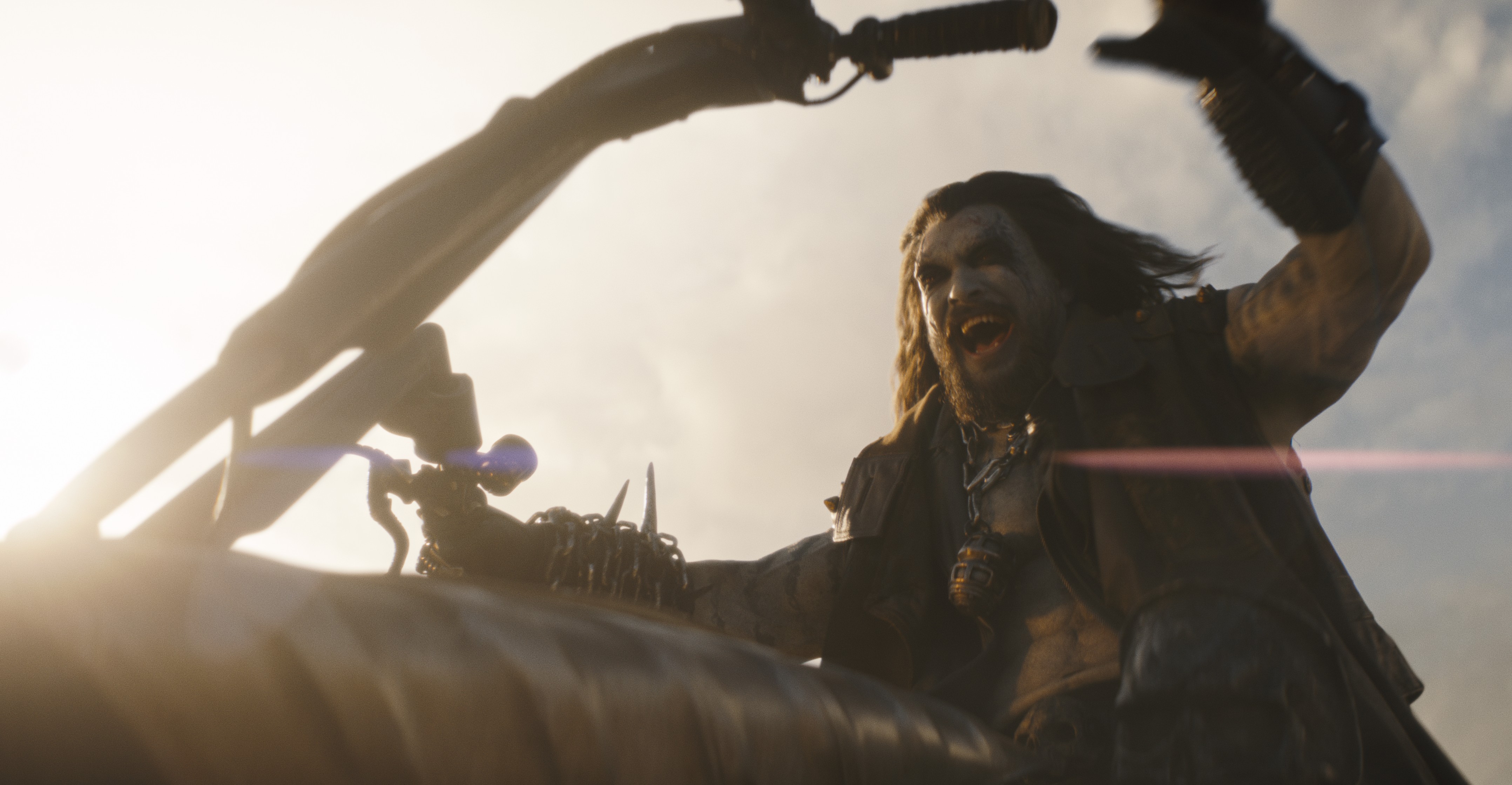 Jason Momoa se junta a grupo seleto de atores ao interpretar Lobo em 'Supergirl': 'Tenho muita sorte'