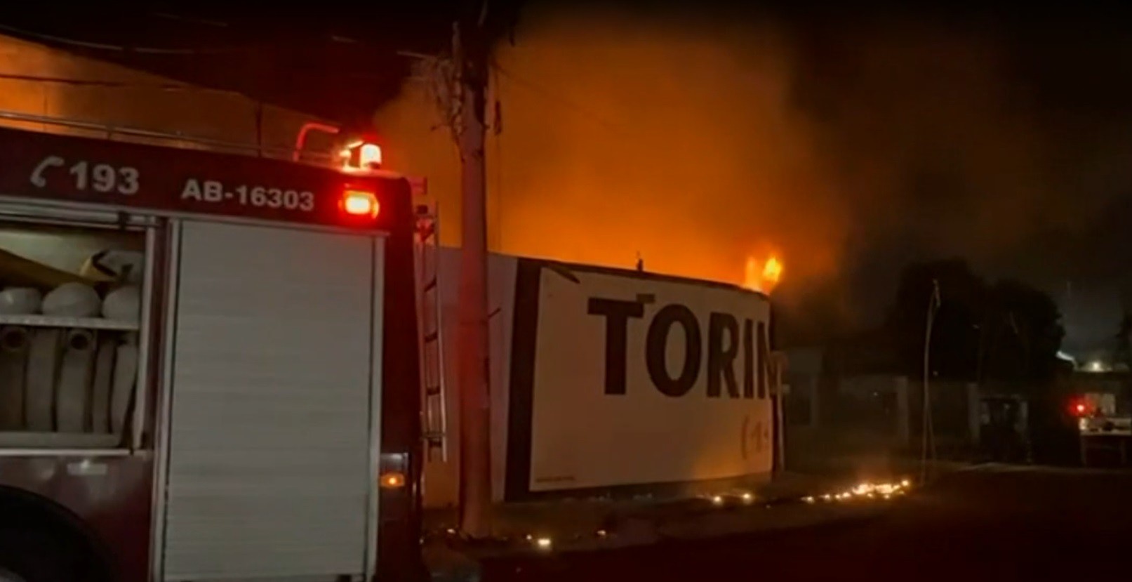 Incêndio atinge madeireira no Distrito Industrial em Santa Bárbara d'Oeste 