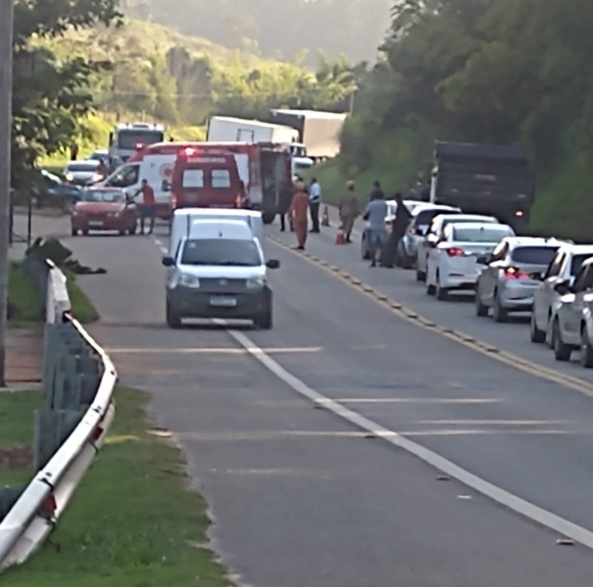 Homem Morre e Ultso Fica Ferido em Acidentle Entre Carro e Moto Na Br-393, Em Três Rios