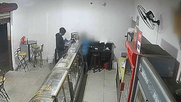 VÍDEO: Com faca no bolso, ladrão finge ser cliente para assaltar lanchonete em Uberlândia