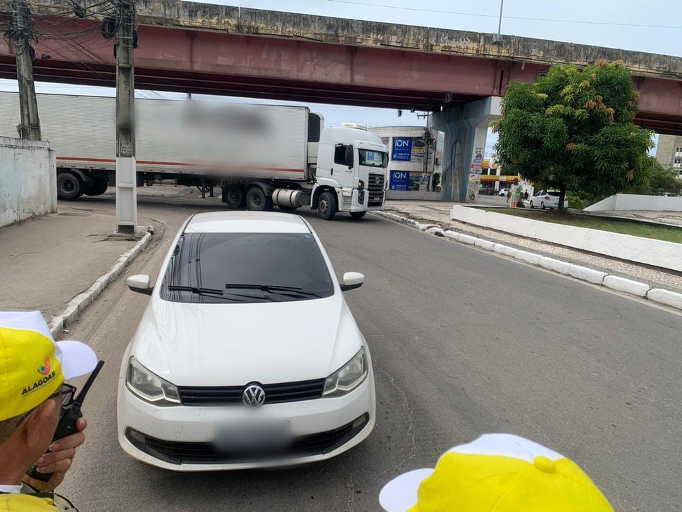 Carro foi encontrado na subida da laderira Geraldo Melo — Foto: Ascom Ronda no Bairro