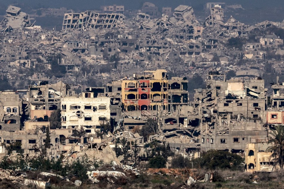 Imagem tirada de Israel mostra destruição no Norte da Faixa de Gaza em 13 de janeiro de 2025 — Foto: Menahem Kahana/ AFP