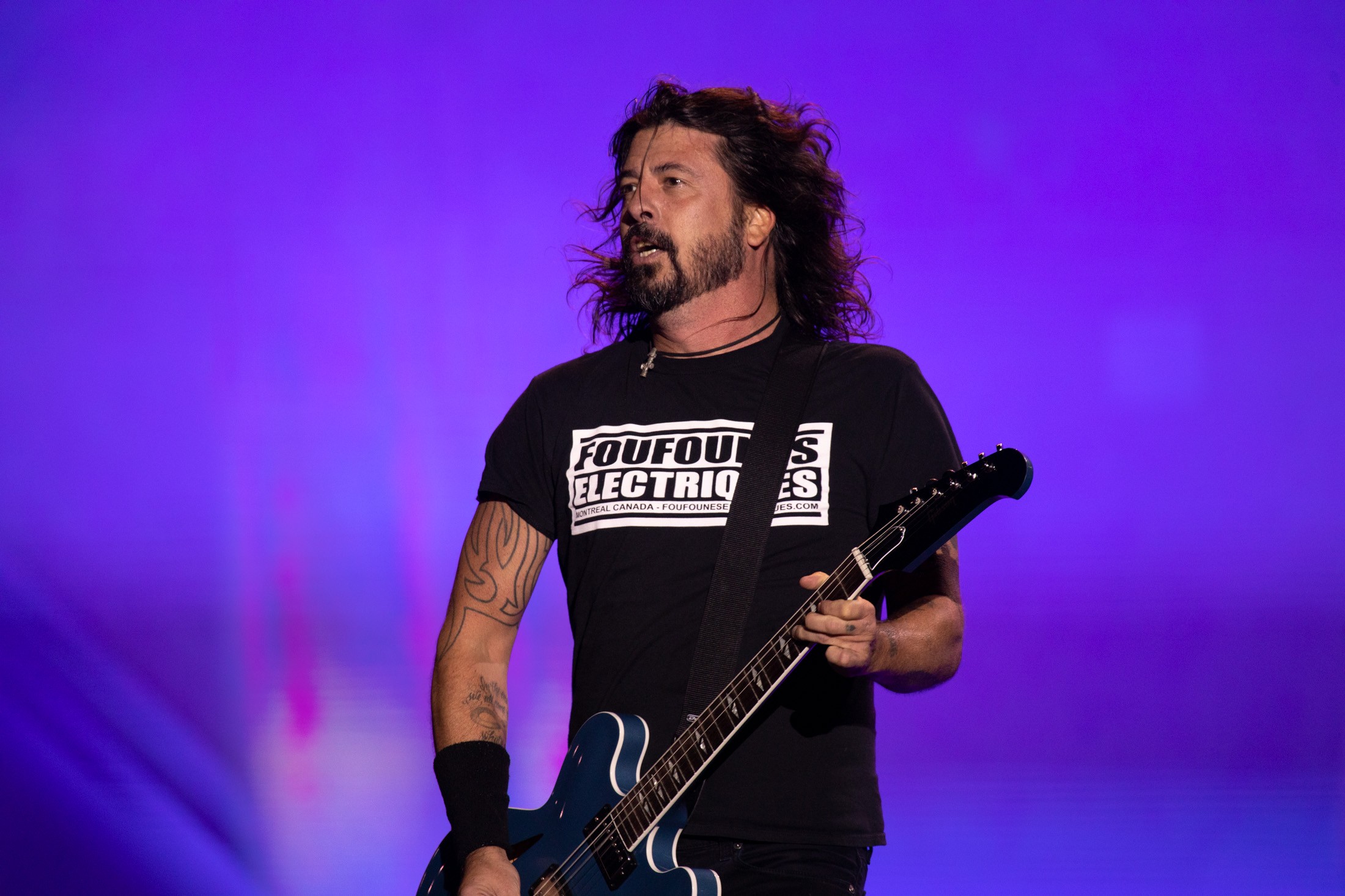 Dave Grohl, do Foo Fighters, anuncia nascimento de filha em relação fora do casamento