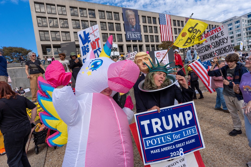 Protestos contra Trump levam clima de festa de rua a cidades dos EUA; republicanos chamam atos de 'antiamericanos'
