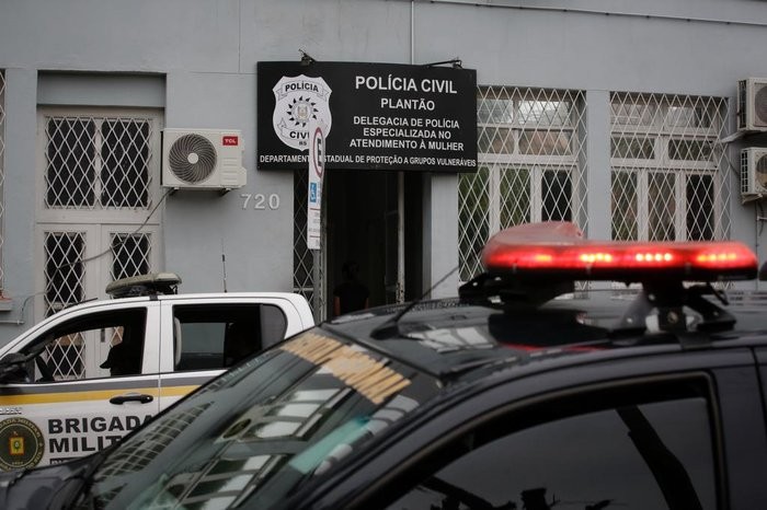 Idosa de 80 anos morre em queda do 2º andar de prédio; filho é preso suspeito de feminicídio