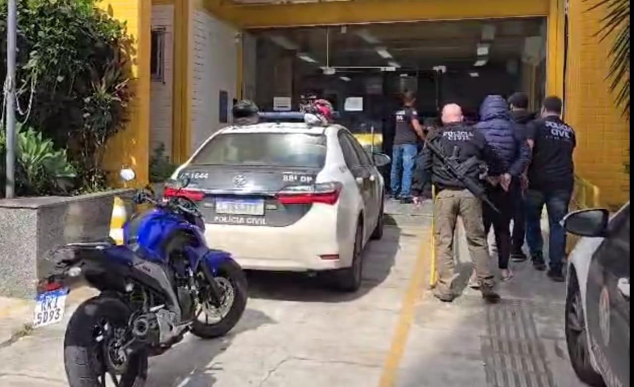 Motoboys presos após ataque com rojão em cliente no RJ