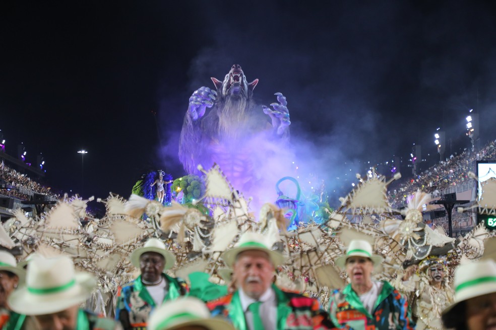 Carro do lobisomem gigante na Imperatriz — Foto: Alexandre Macieira/Riotur