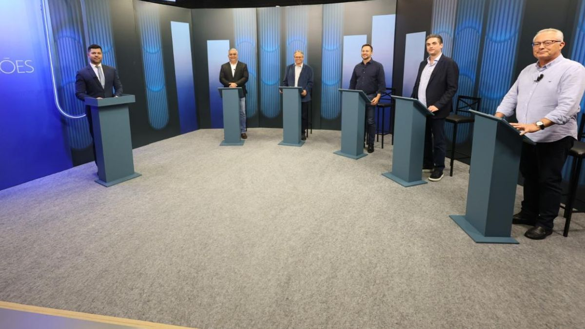 Candidatos à prefeitura de Joinville debatem sobre políticas sociais, atendimento em postos de saúde e mobilidade urbana