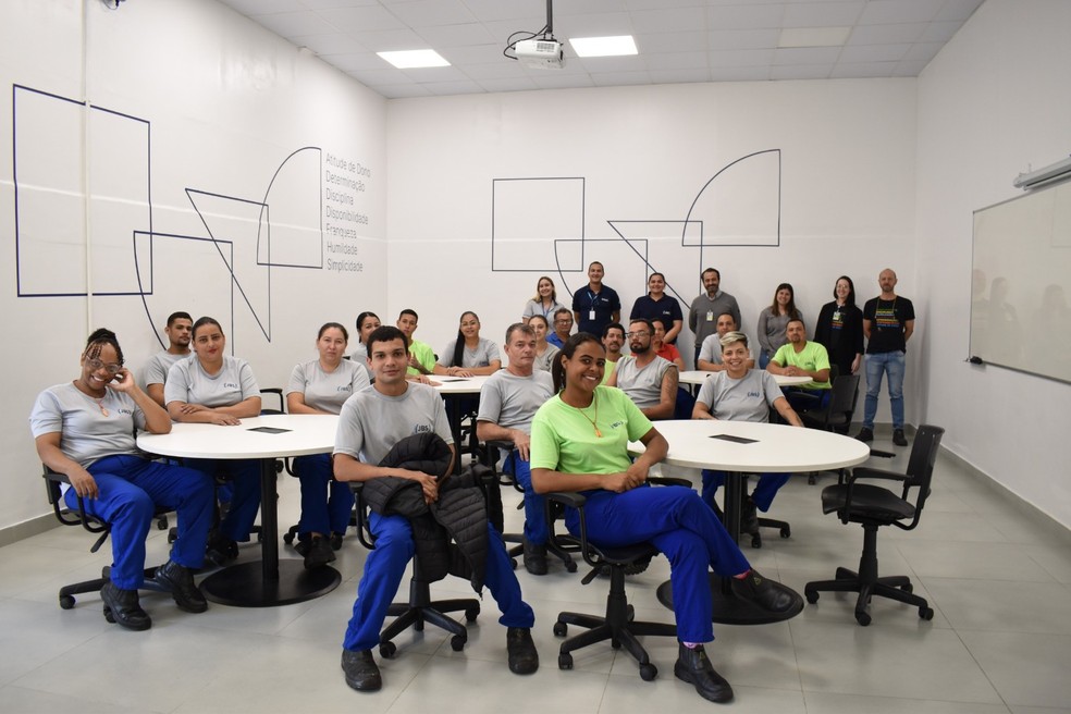 Em frigorífico de Lins (SP), colaboradores podem concluir os estudos na própria empresa — Foto: JBS/Divulgação