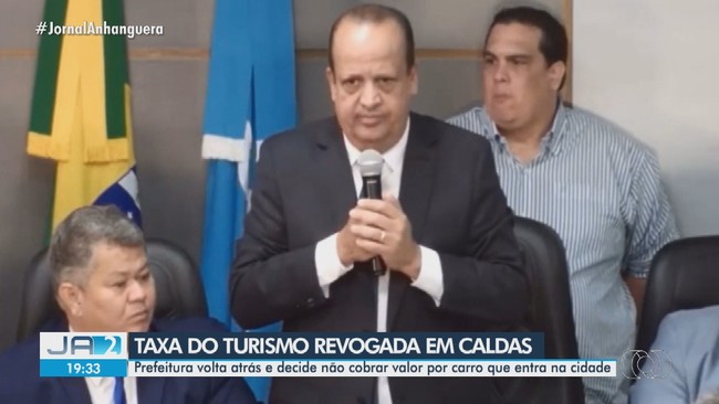 Em cerimnia de posse, prefeito de Caldas Novas anuncia revogao da taxa do turismo