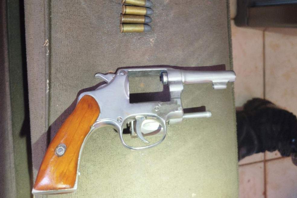 Arma apreendida pelos policiais — Foto: BPM Choque