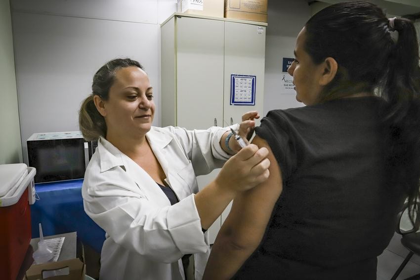 Dia D de vacinação contra a gripe: campanha para grupos prioritários ocorre neste sábado em todo RS
