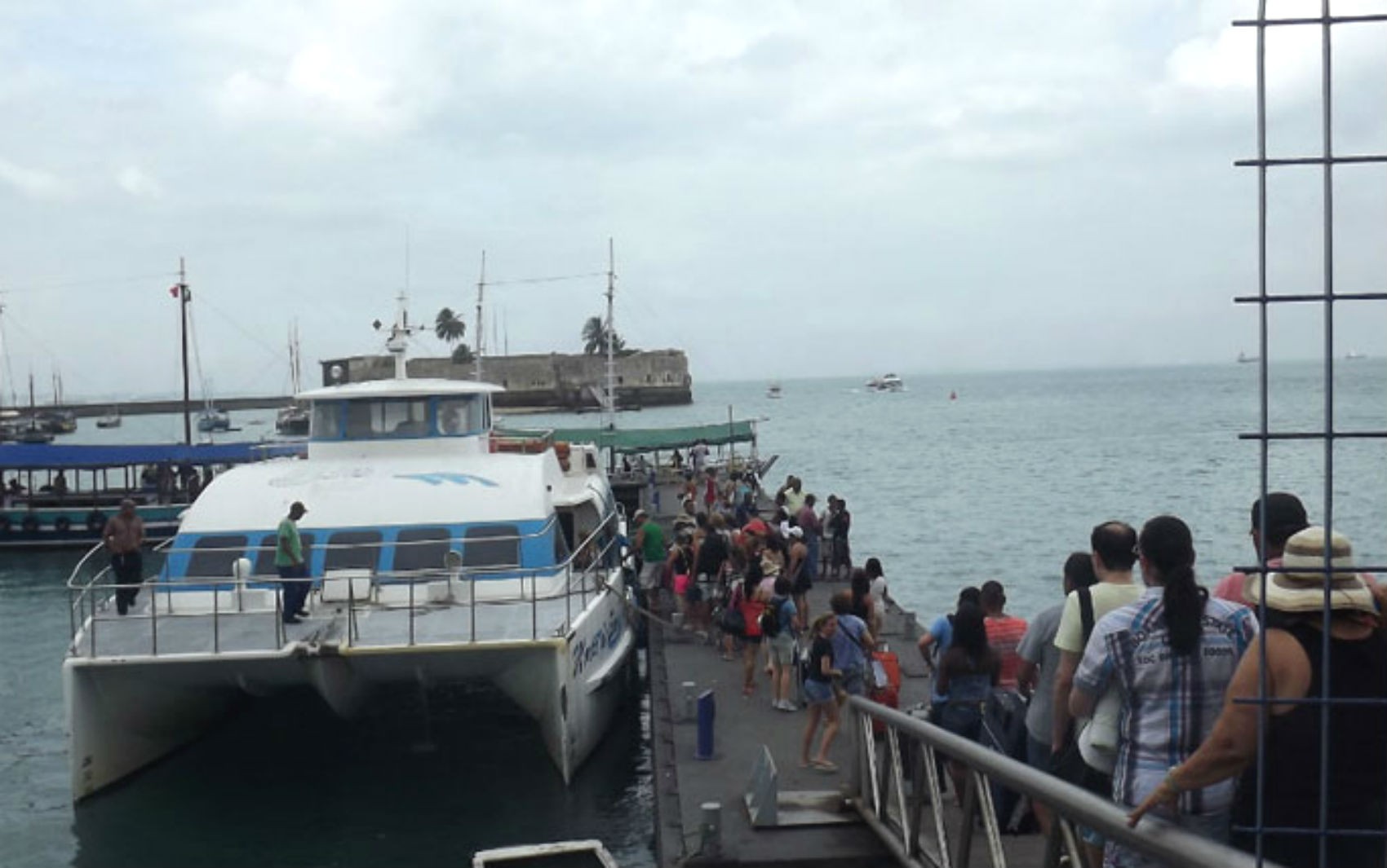 Travessia Salvador - Morro de São Paulo volta a operar com trajeto direto após dias de fortes chuvas