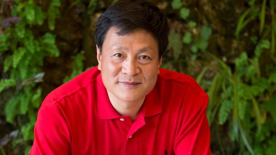 'Restaure um planeta-esponja', clamou Kongjian Yu, arquiteto chinês em entrevista exclusiva ao g1 - Arquiteto afirmou que ainda há tempo de reverter as mudanças climáticas, mas isso exige ação imediata. Apesar da avaliação, ele afirmou que seu otimismo com o sucesso desta reversão poderia ser classificado no nível 4 em uma escala de 0 a 10.