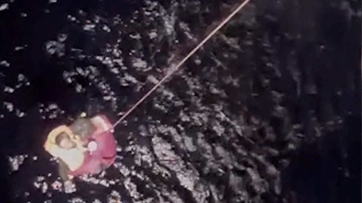 Cinco pessoas morrem e 40 desaparecem após barco naufragar em ilha na Grécia