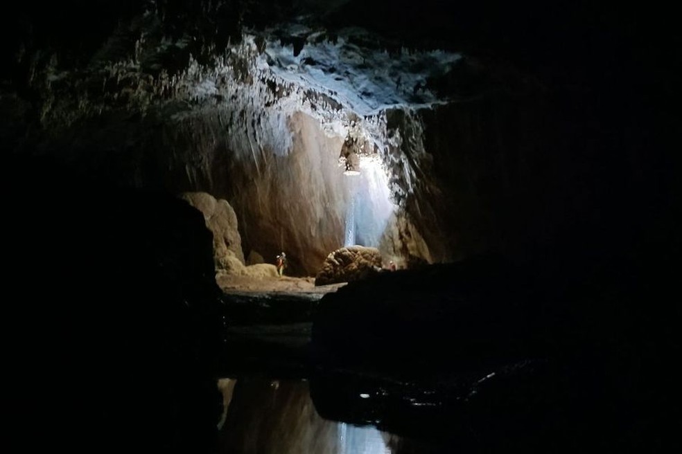 Chuveiro natural fica dentro de uma caverna no Petar, em Apiaí (SP) — Foto: Divulgação/Alto da Serra