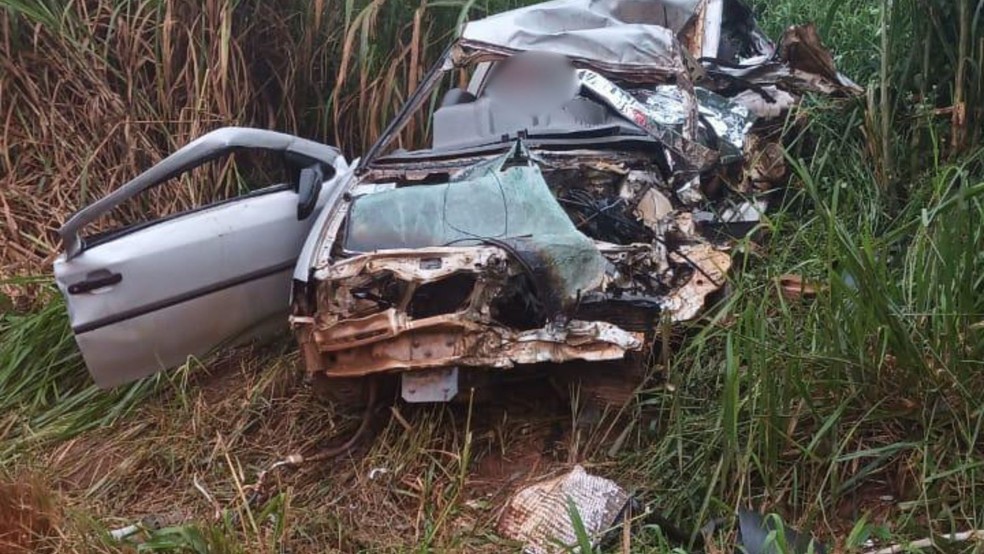 Família morre em acidente na BR-354 em Campos Altos — Foto: PMRv/Divulgação
