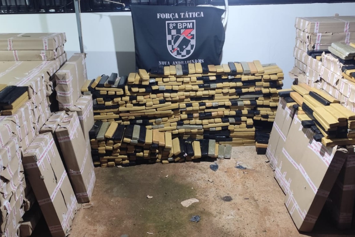 Cheiro de maconha entrega carga de 3,2 toneladas escondida entre móveis em MS