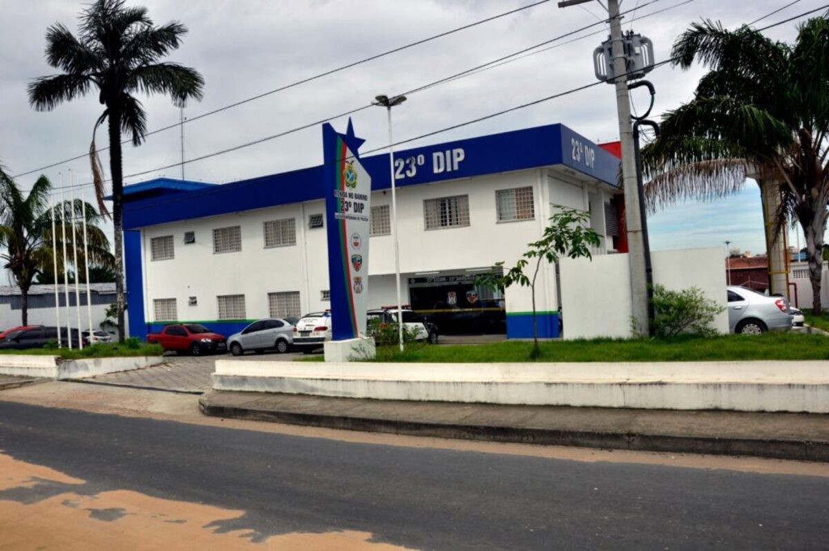 Mulher é presa suspeita de usar carro de luxo para aplicar golpes em homens em Manaus, diz PC