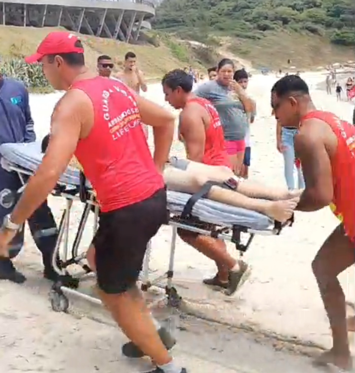 Homem morre após afogamento na Prainha, em Arraial do Cabo
