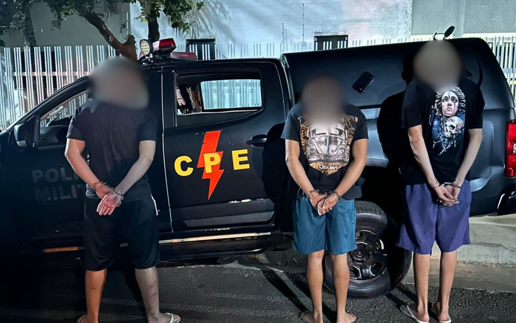 Criança de 7 anos morre após ser baleada durante atentando contra o padrasto, diz polícia 