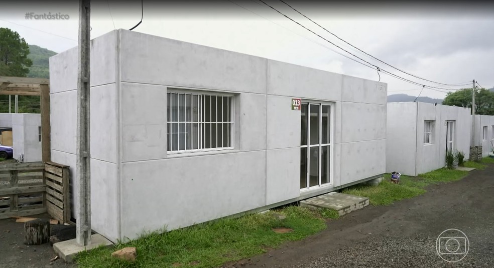 Moradias improvisadas recebem famílias afetadas pelas enchentes no RS — Foto: Reprodução/TV Globo