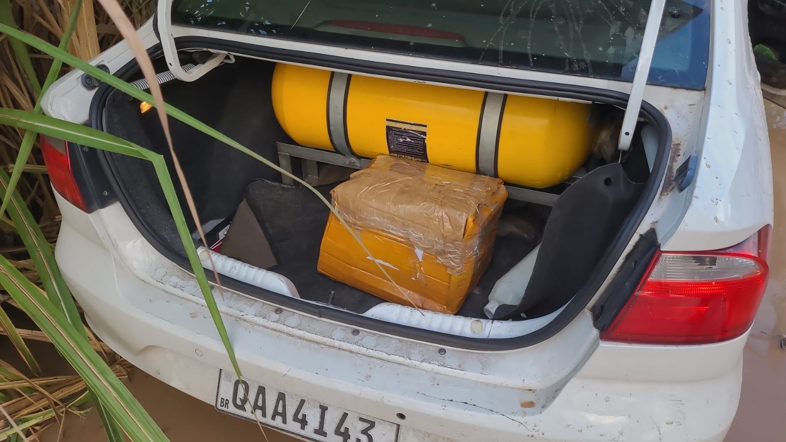 Homem é preso com mais de 15 quilos de cocaína no porta-malas de carro após perseguição policial; VÍDEO