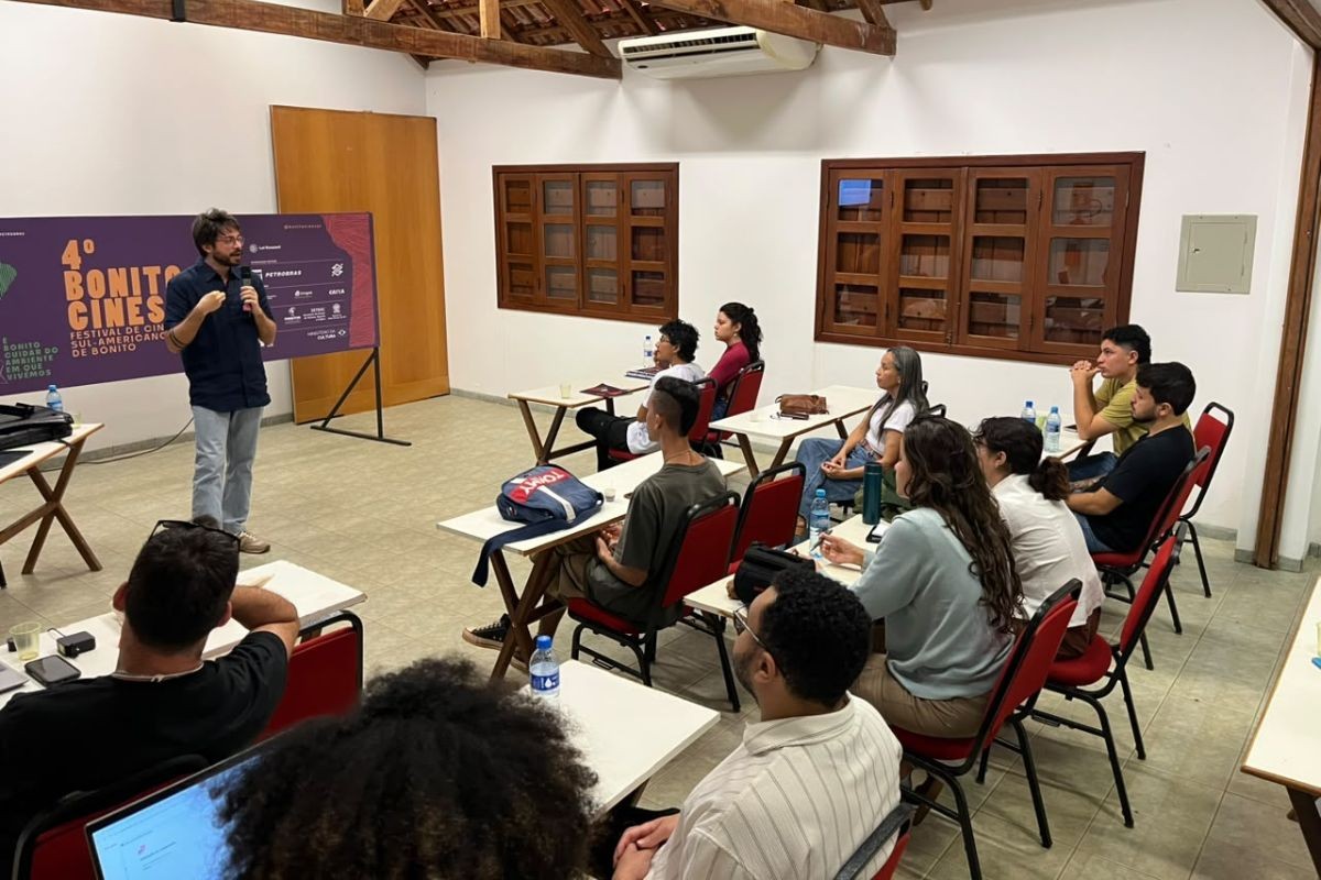 Criadores aprendem a transformar ideias em projetos para TV e cinema durante o Cinesur, em Bonito