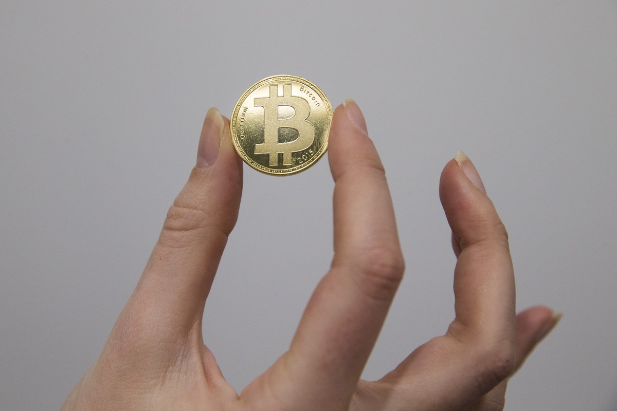 Bitcoin chega a cair abaixo de US$ 6 mil nesta terça-feira