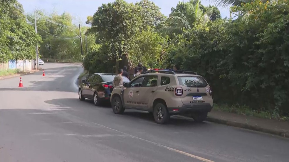 Corpos de casal são encontrados na Avenida Aliomar Baleeiro, uma das mais movimentadas de Salvador — Foto: Reprodução/TV Bahia