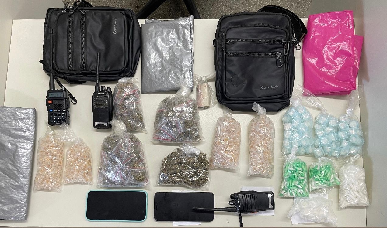 Cinco homens são presos suspeitos de tráfico de drogas em Salvador