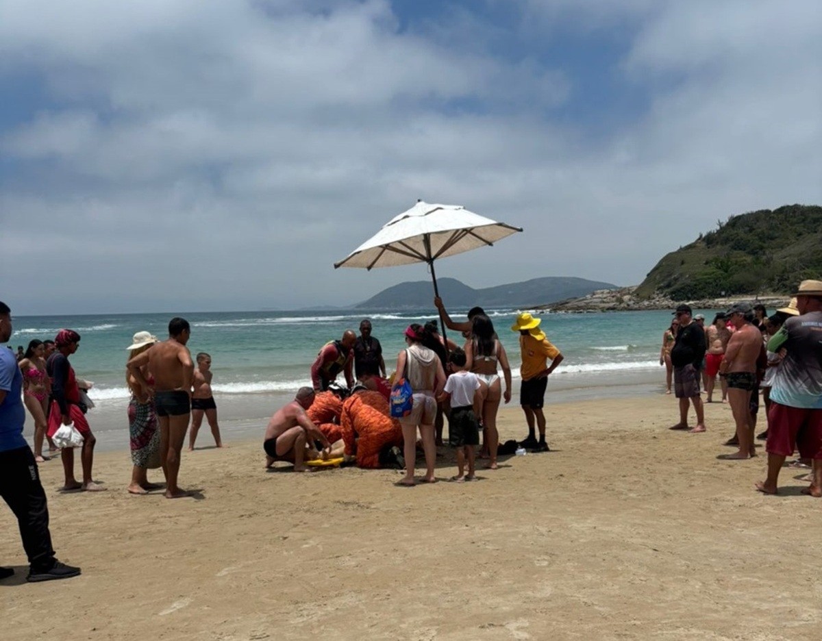 Turista de São Paulo morre após se afogar na Praia das Conchas, em Cabo Frio