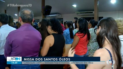 Celebração católica realizada nesta terça-feira é marcada pela benção dos óleos; entenda