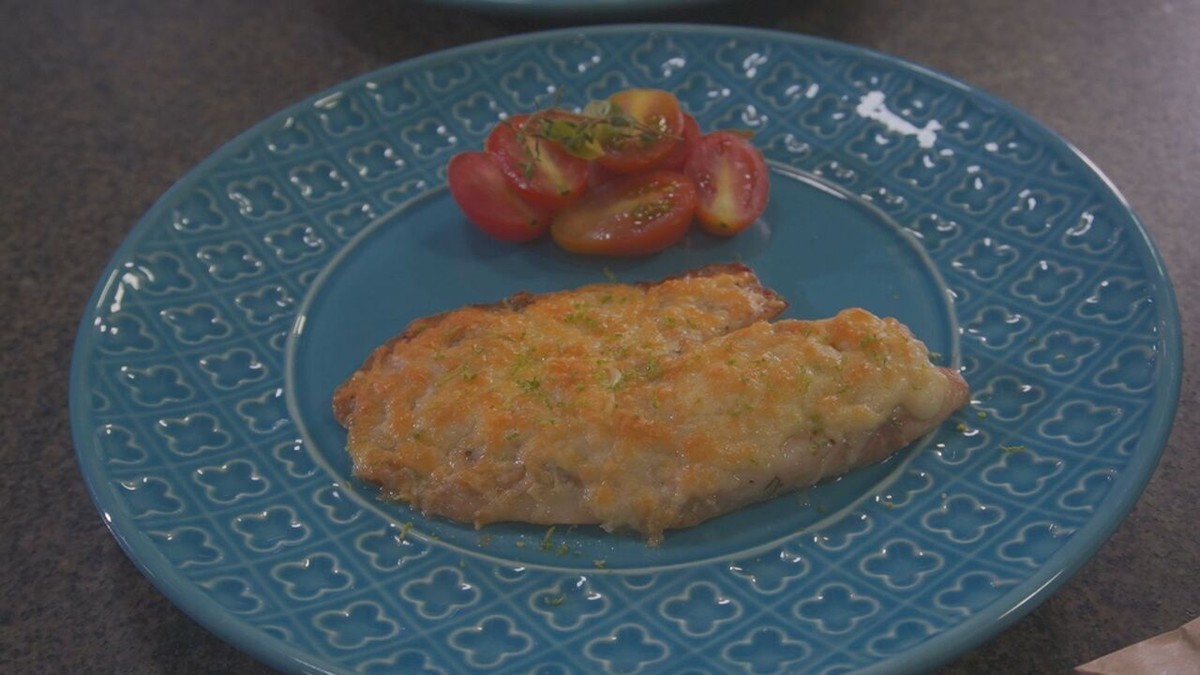 Chef ensina receita de filé de tilápia com parmesão Receitas