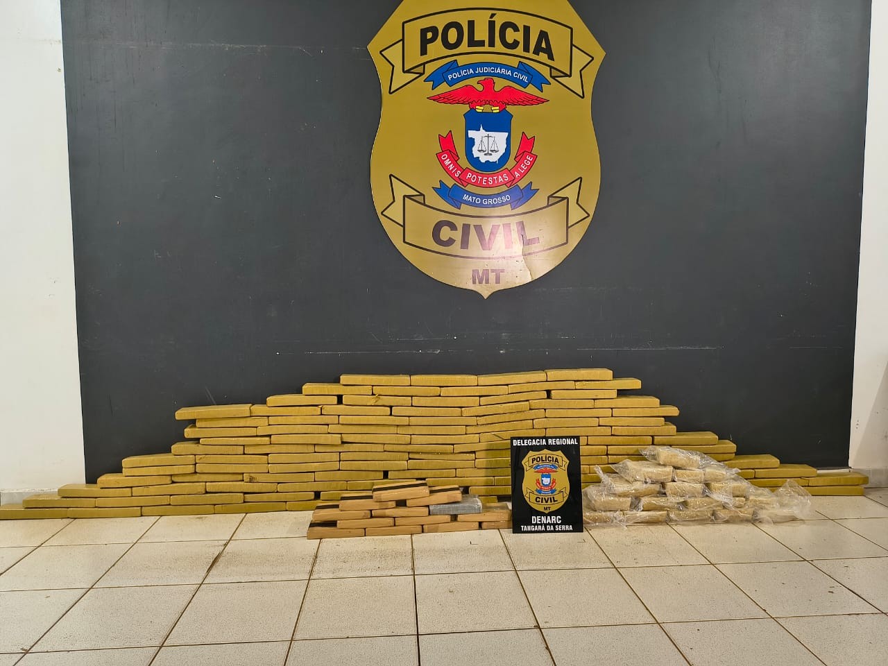 Dono de lava-jato, motoristas e ajudante são presos com mais de 140 kg de drogas em MT