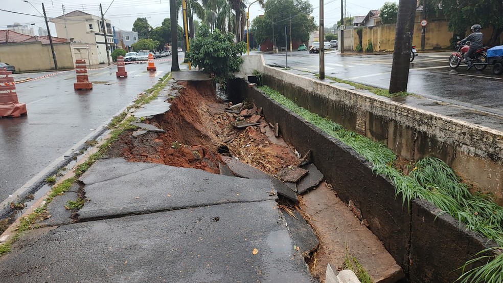 Chuva causa prejuízos em Araçatuba (SP) — Foto: Divulgação