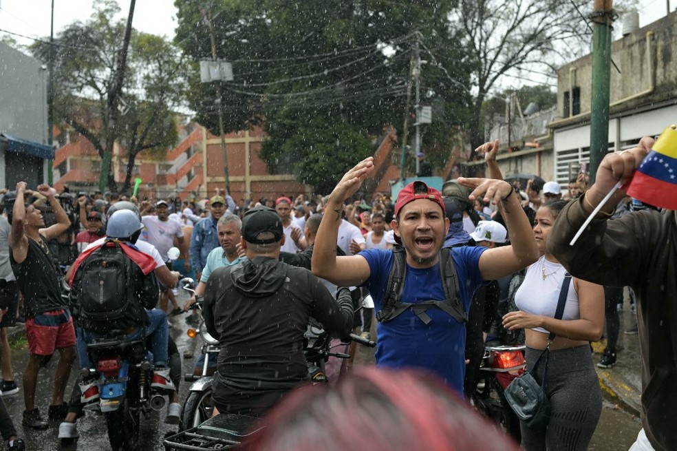 Contrários ao resultado da eleição na Venezuela protestam em Caracas — Foto: Yuri Cortez/AFP