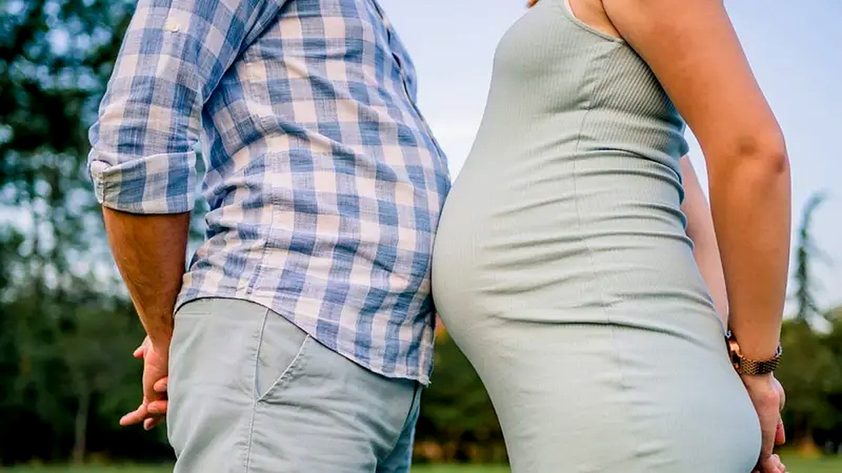 A estranha síndrome que faz pais se sentirem 'grávidos'
