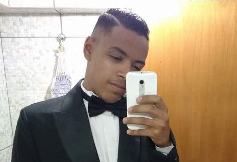 Continua muito crítico', diz mãe de jovem em coma após ingerir gin
