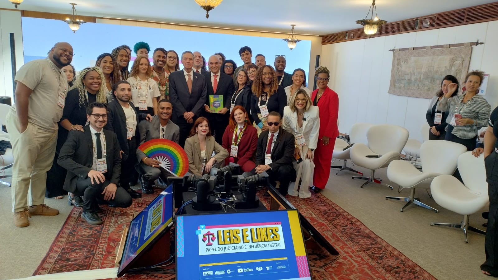 Em evento com influenciadores, Moraes propõe criação de varas e promotorias especializadas em crimes da internet
