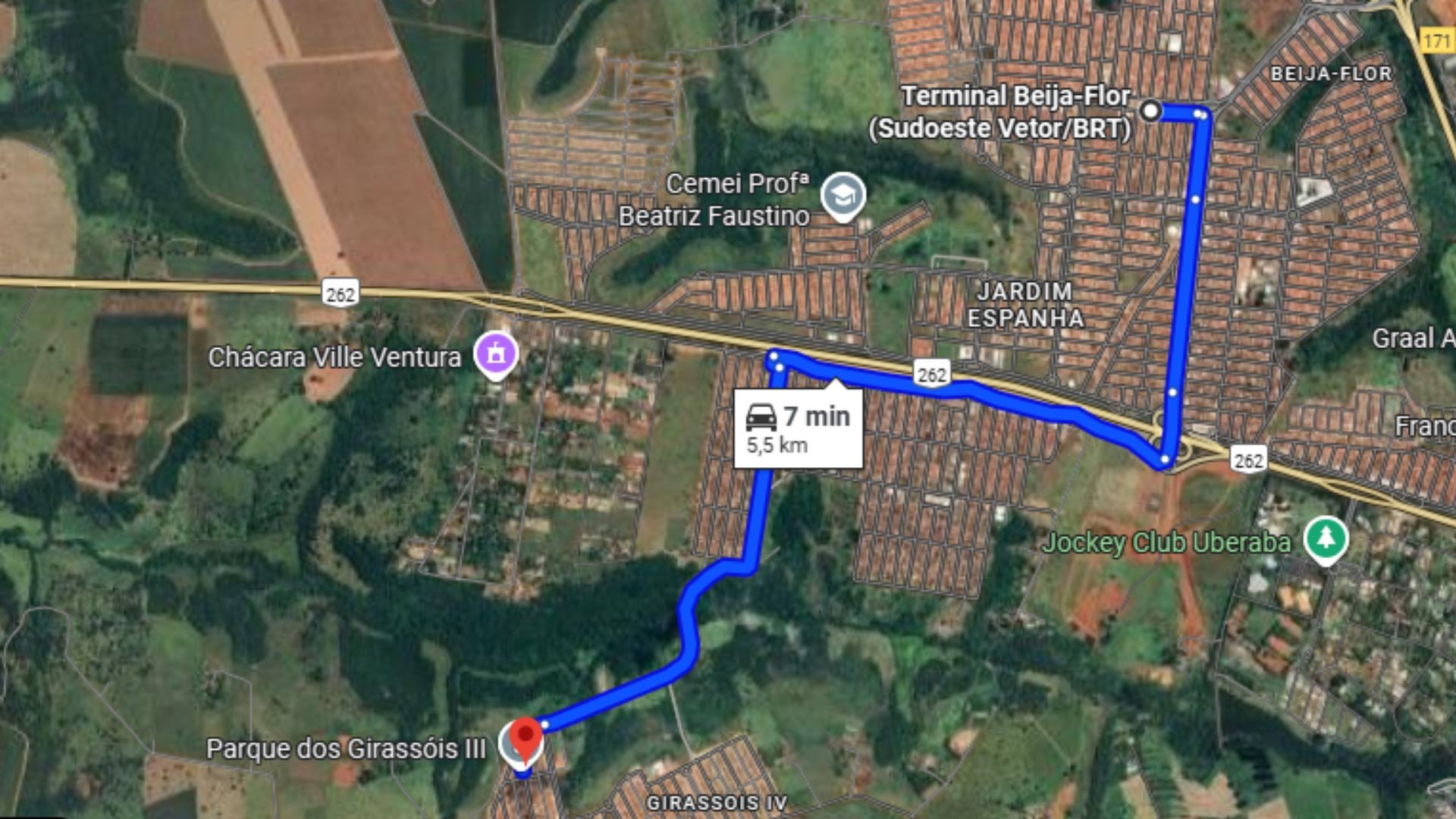 Adolescente autista de 14 anos dirige ônibus do transporte público de Uberaba por 5 km e só para após bater em carro