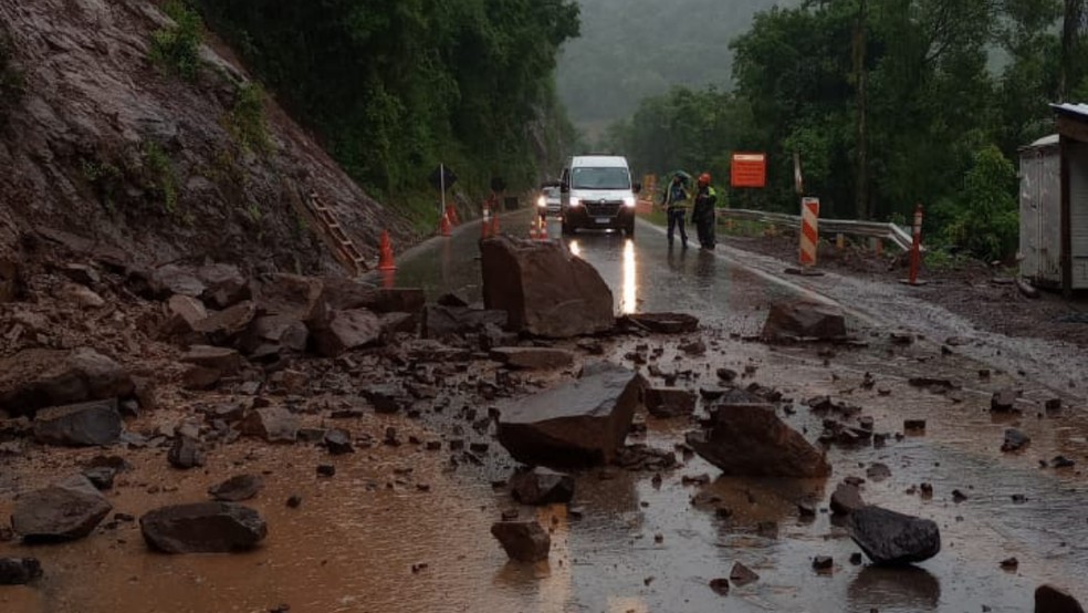 Deslizamentos foram registrados na Serra das Antas — Foto: Divulgação/DNIT