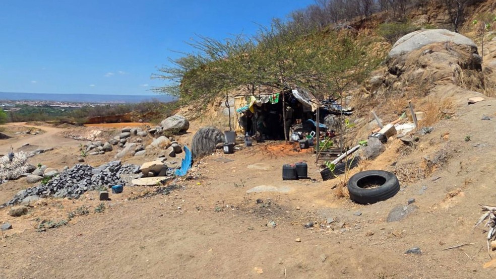 Trabalhador de 61 anos resgatado de pedreira em Juazeiro do Norte (CE) — Foto: Secretaria de Inspeção do Trabalho/MTE