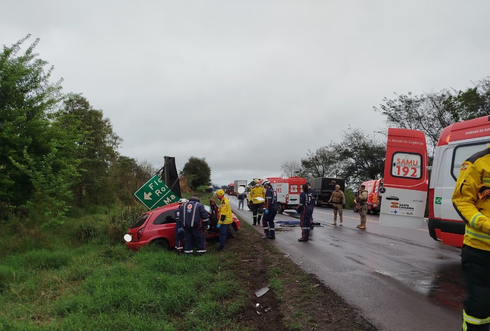 Casal de idosos recém-casado morre em acidente na BR-282, em Iraceminha — Foto: CBMSC/ Divulgação