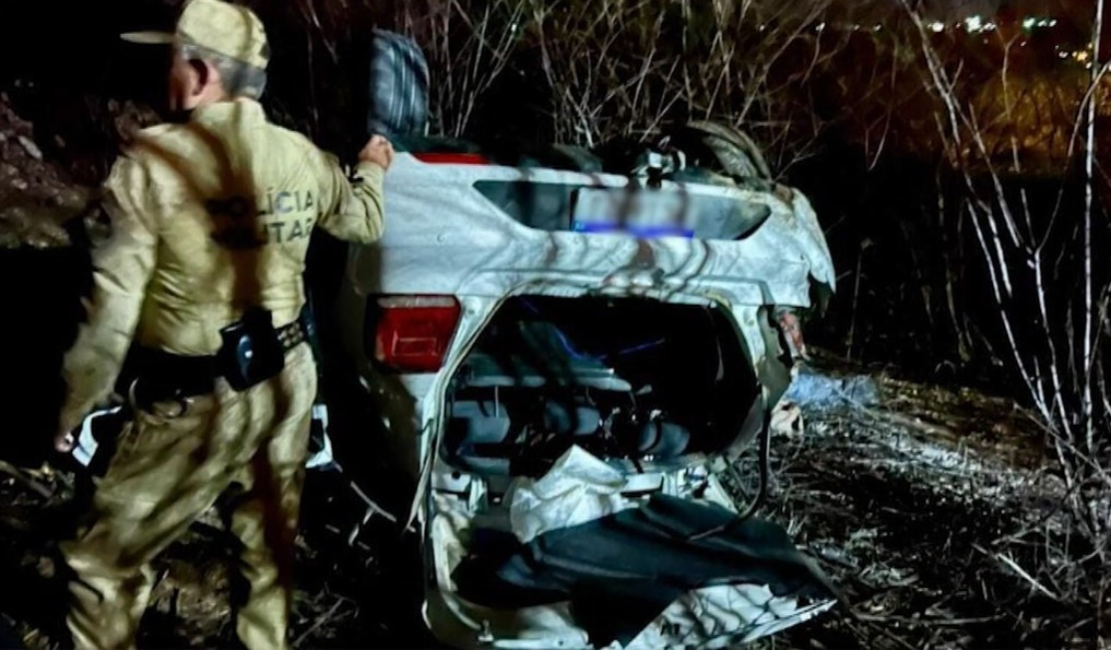Homem morre após capotar carro na PB-221, no Sertão paraibano