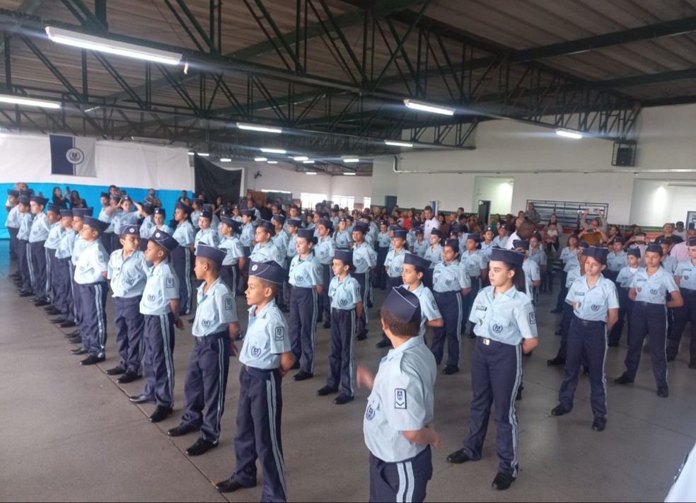 Prefeito de Taubaté sanciona lei que cria programa de escolas cívico-militares na rede municipal. — Foto: Divulgação/Prefeitura de Taubaté