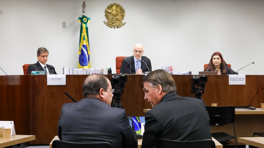 'Doutor, não provoca', brinca Moraes com advogado de Anderson Torres; veja VÍDEO