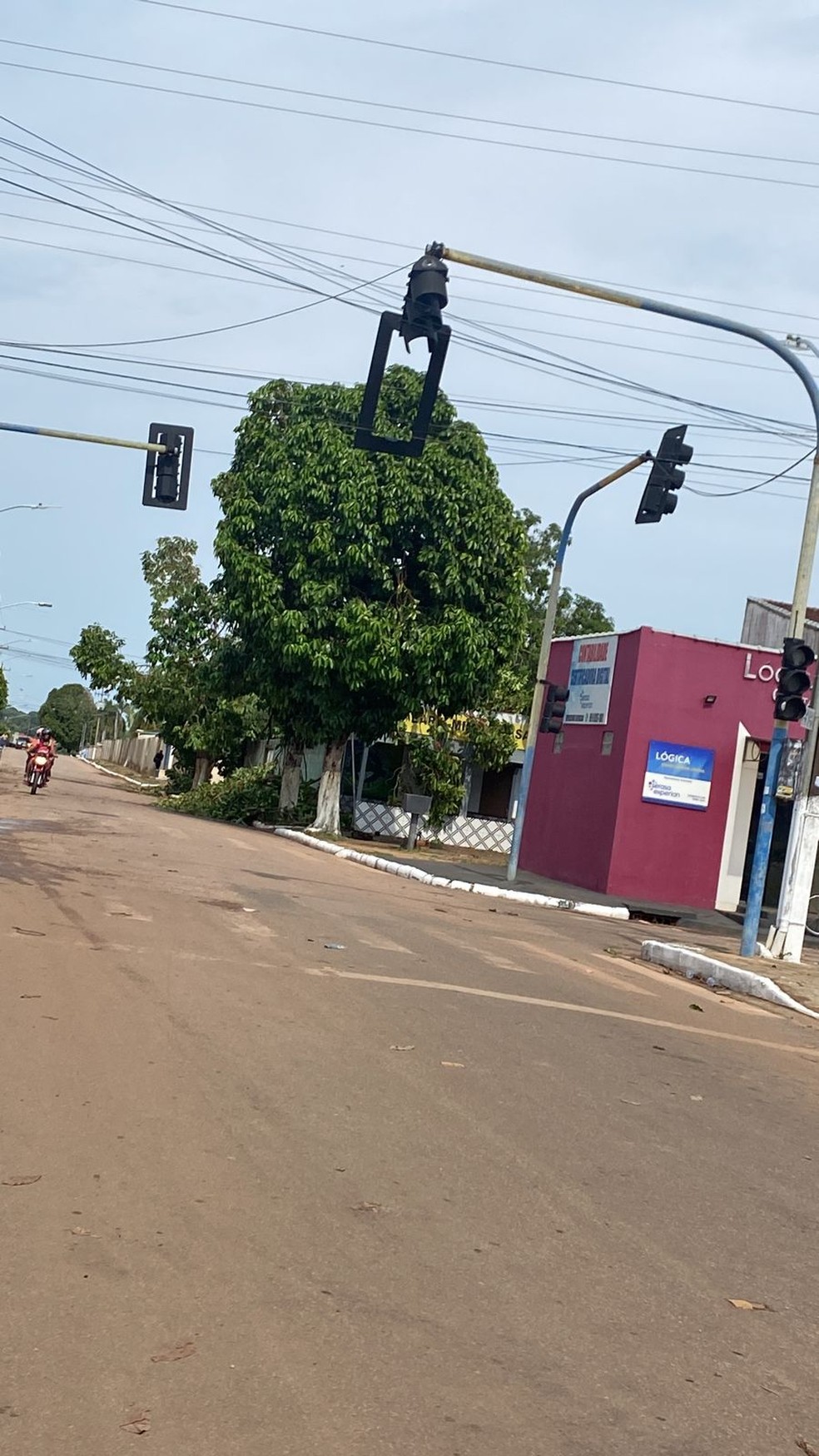 Sem&aacute;foros destru&iacute;dos por temporal em Candeias do Jamari, RO &mdash; Foto: Reprodu&ccedil;&atilde;o